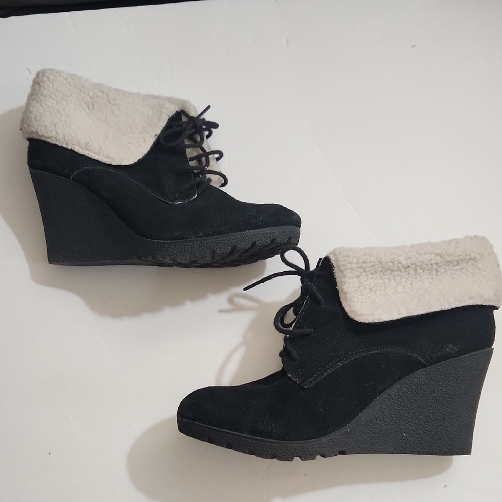 MIA Black and Cream Fleeced Cuffed Wedge Booties Boots Sz 9